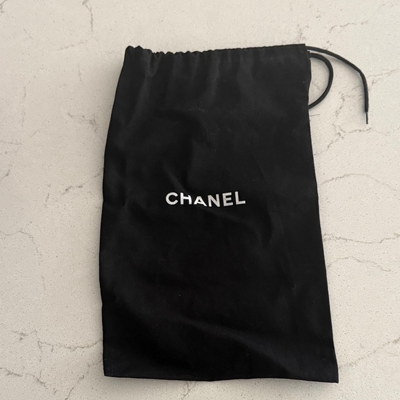Chanel Black and White Shoe Box with dust bag - Picture 2 of 6